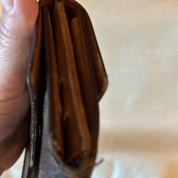 Authentic LV wallet - Picture 8 of 13